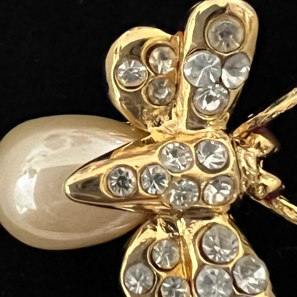 Little Bee Pin - Picture 2 of 8